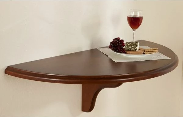 wunderbarer-Tisch-in-halbrunder-Form-an-der-Wand