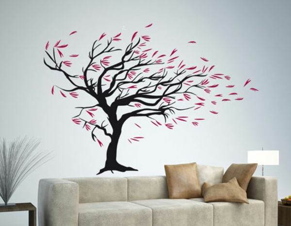 wunderschöne-Wanddeko-Wandbild-mit-einem-Baum-Sofa-in-Beige