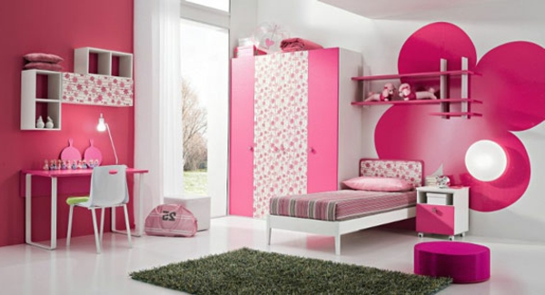 wunderschönes-Schlafzimmer-in-rosa-Farbe-