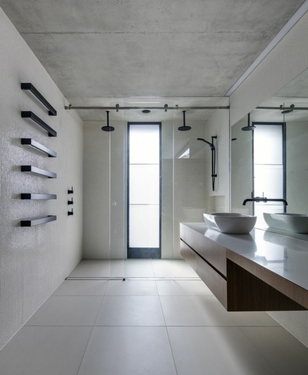 Badezimmer-Gestaltung-mit-modernem-schwarzem--Tuchhalter