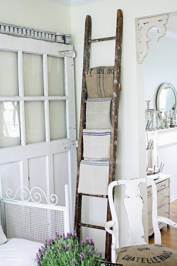Badezimmer-Gestaltung-mit-tollem -Handtuchhalter-aus-Holzleiter