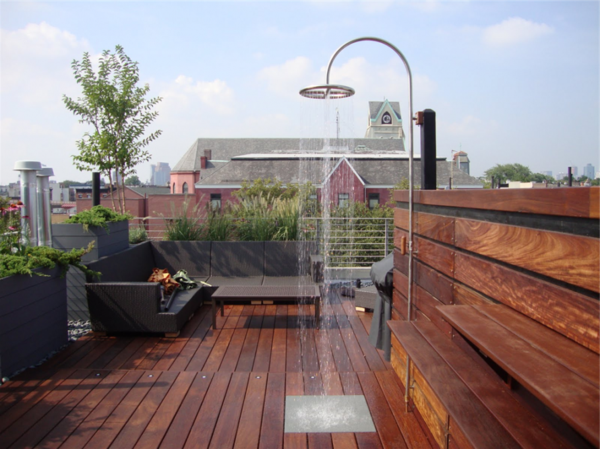 Design-Idee-Dachterrasse-Außendusche