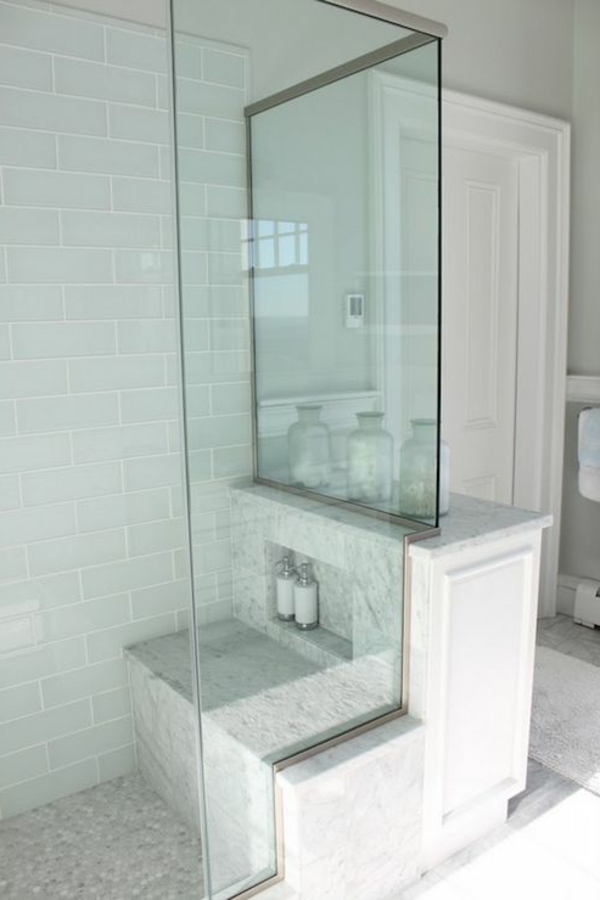 Duschkabine-aus-Glas-aktuelle-Beispiele-für-ein-modernes-Badezimmer