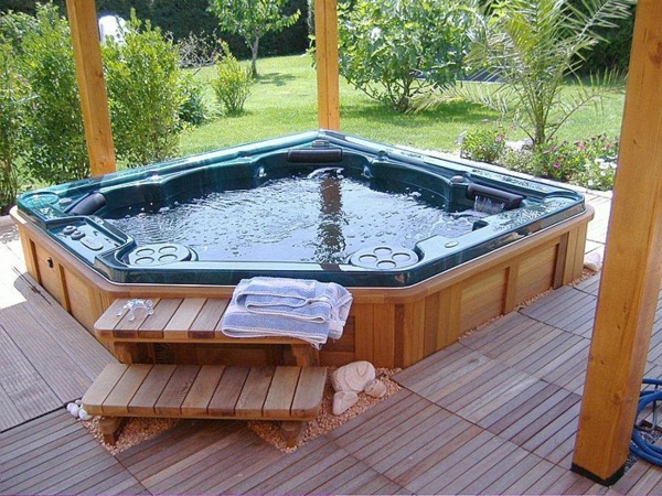 -Gestaltungsideen-für-den-perfekten-Garten-mit-einem- Whirlpool