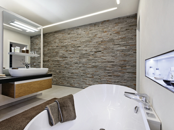 Luxhaus-ultra-tolles-Interior-Design-im-Badezimmer-Deckenbeleuchtung