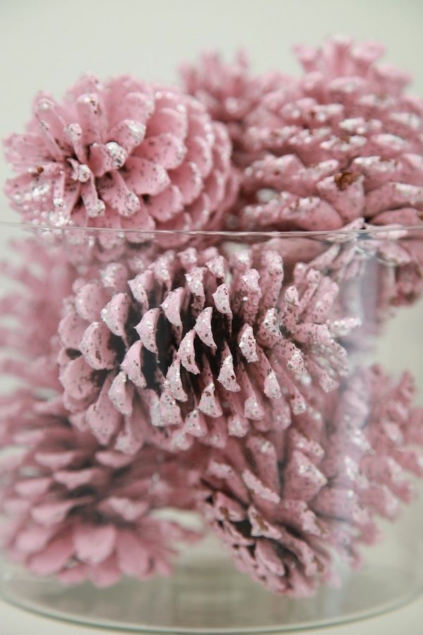 Weihnachtsdekoration-selber-basteln-rosa-Zapfen
