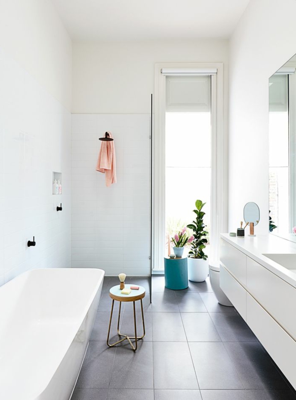 aktuelle-Beispiele-für-ein-modernes-Badezimmer-Weiß
