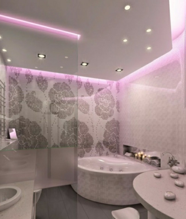 badezimmer-romantische-beleuchtung-im-bad-badewanne-rosa-licht-
