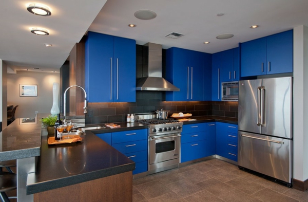 moderne küche in blauer farbe