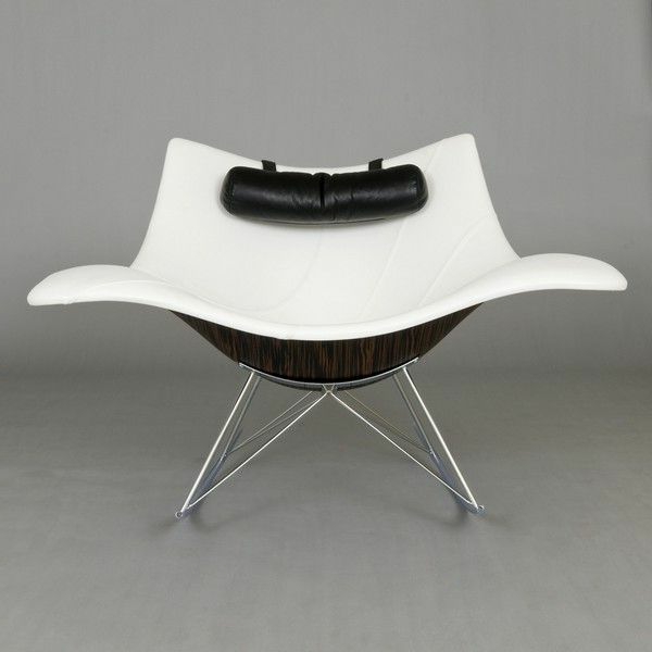 designer-Stuhl-mit-ultra-modernem-Design-in-Weiß