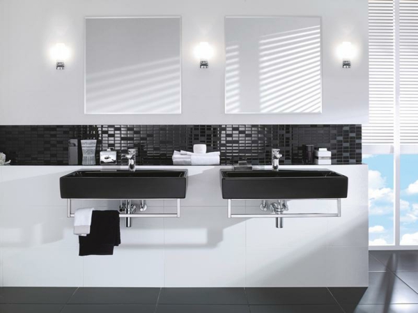 fantastisches-Badezimmer-mit-moderner-Gestaltung-in-Weiß-.und-Schwarz