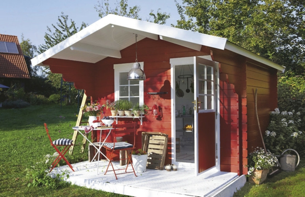 fantastisches-rotes-modernes-Gartenhaus-Idee