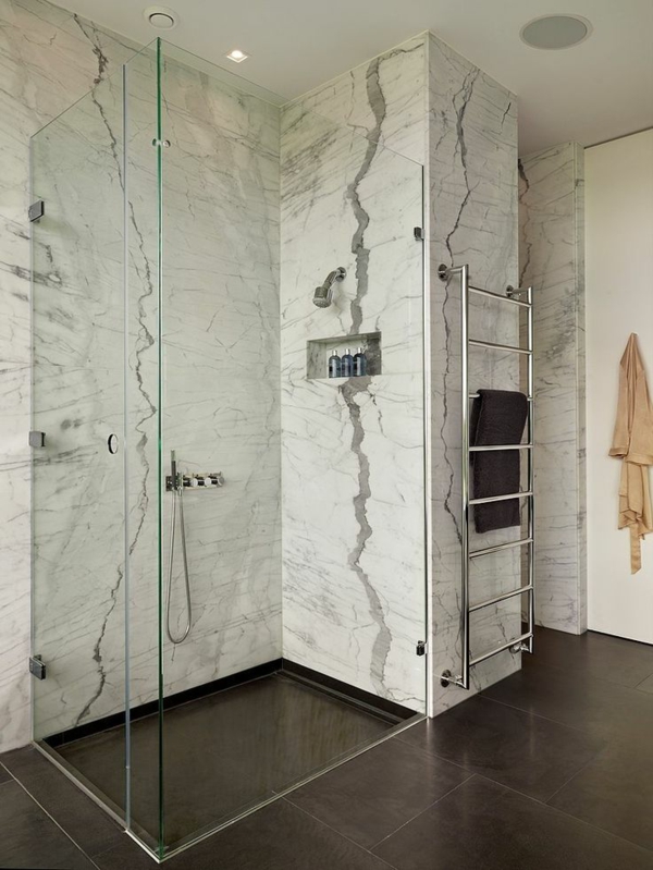 faszinierendes-Design-im-Badezimmer-mit-Heizkörper