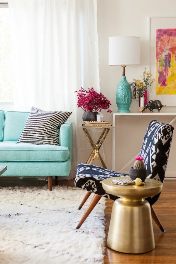 gestaltungsmöglichkeiten-für-wohnzimmer-blaues-sofa - sehr frisch aussehen