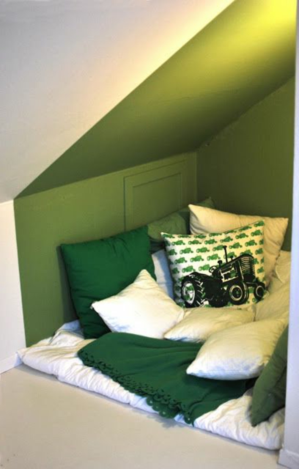 grüne-wandgestaltung-für-schlafzimmer-interessanter-look