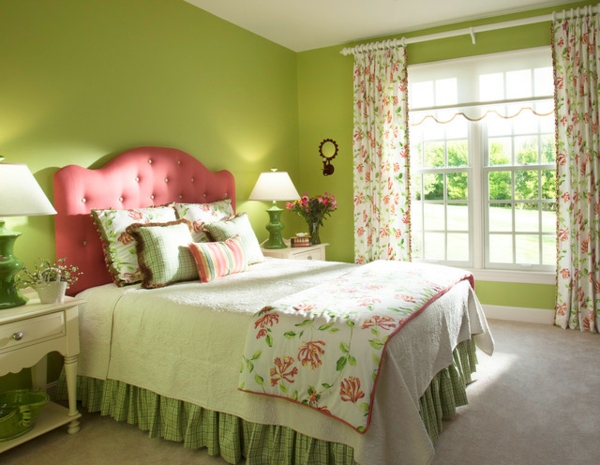 grüne-wandgestaltung-für-schlafzimmer-traditionelle-ausstattung