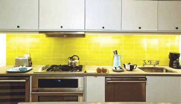 interessante-moderne-gelbe-küchen-wandfarbe