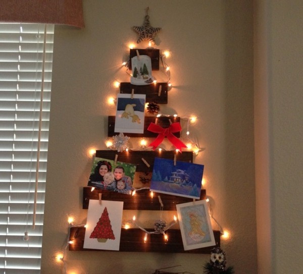 karten-selber-basteln-wunderschöner-tannenbaum-aus-weihnachtskarten-leuchtendes-modell
