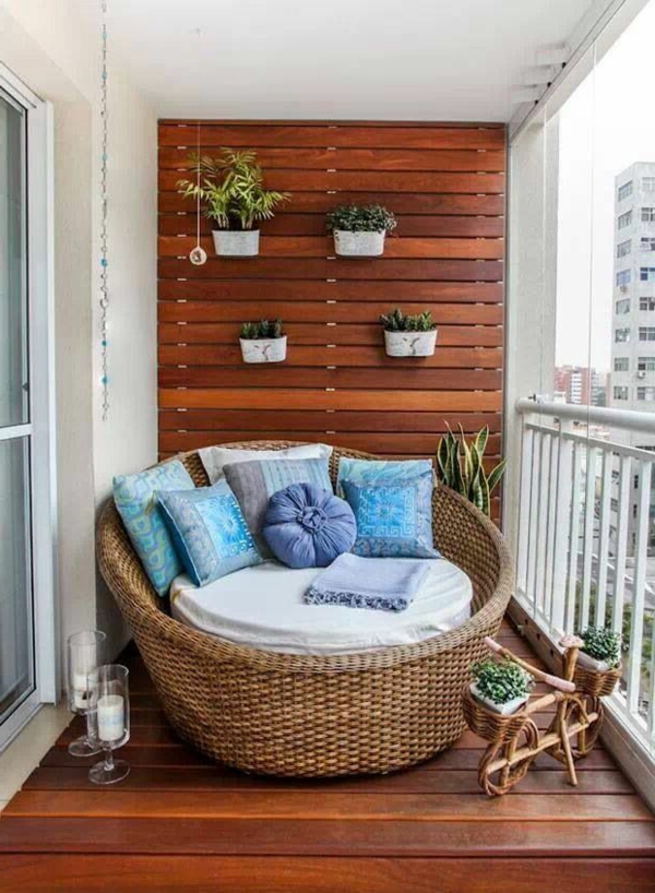 kleine-Terrasse-mit-Lounge-Möbeln-einrichten