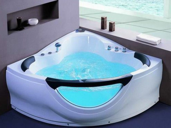 kleiner-whirlpool-super-modern-und-luxuriös