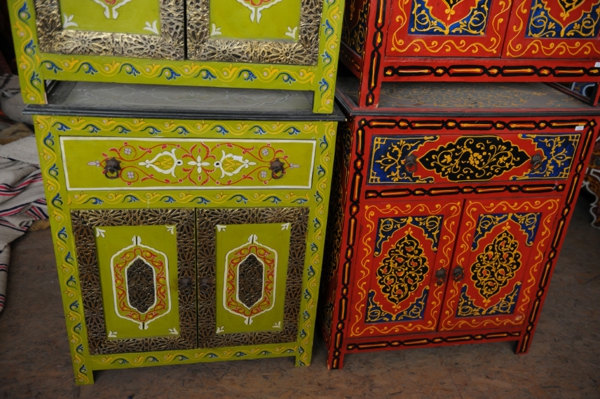 marokkanische-möbel-bunte-schränke