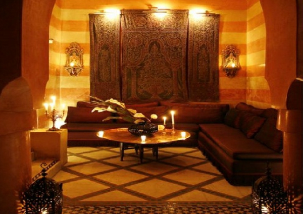marokkanische-möbel-romantische-beleuchtung-im-zimmer