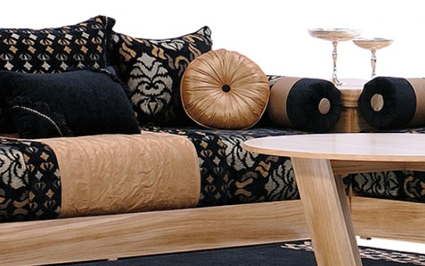 marokkanische-möbel-sofa-in-beige-und-schwarz