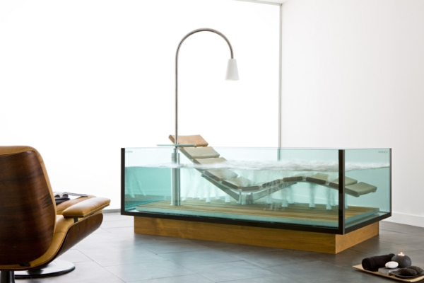 moderne-Whirlwanne-für-Innen-aus-Glas-innovatives-Design
