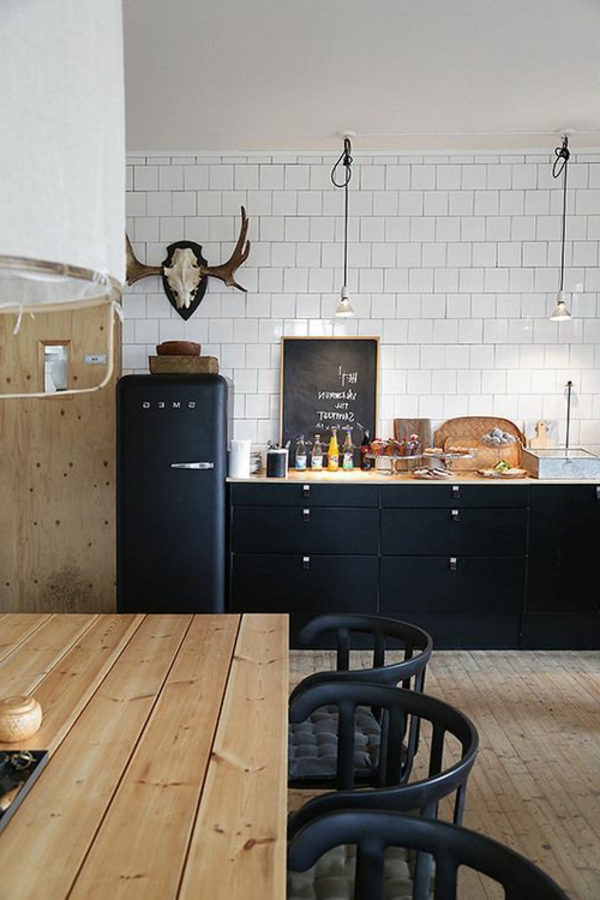 moderne-küchenmöbel-in-schwarzer-farbe