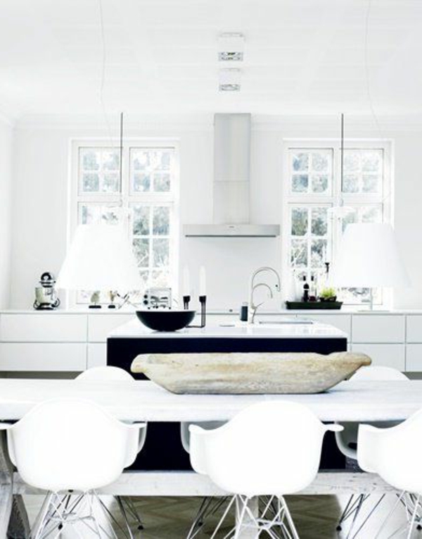 moderne-küchenmöbel-minimalistische-gestaltung-und-große-fenster