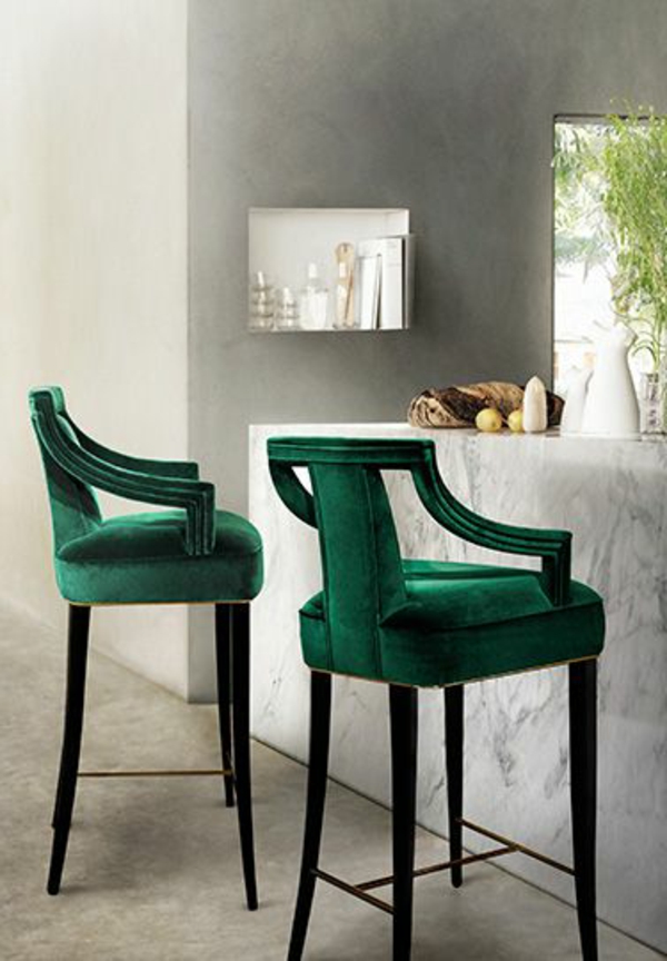 moderne-küchenmöbel-zwei-schöne-grüne-barhocker