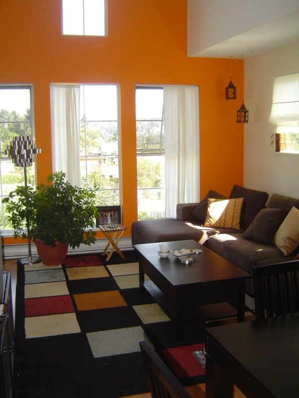 moderne-schöne-orange-farbgestaltung-im-wohnzimmer