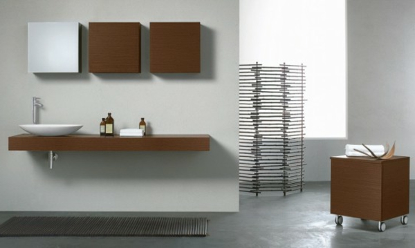 modernes-schönes-elegantes-badezimmer-mit-einem-designer-badspiegel