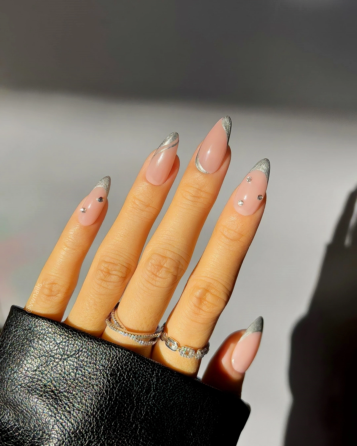 nageldesign schlicht und elegant french nails grau vivianmariewong