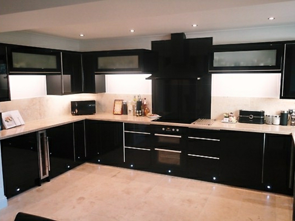 neue-küchenideen-modernes-schwarzes-design