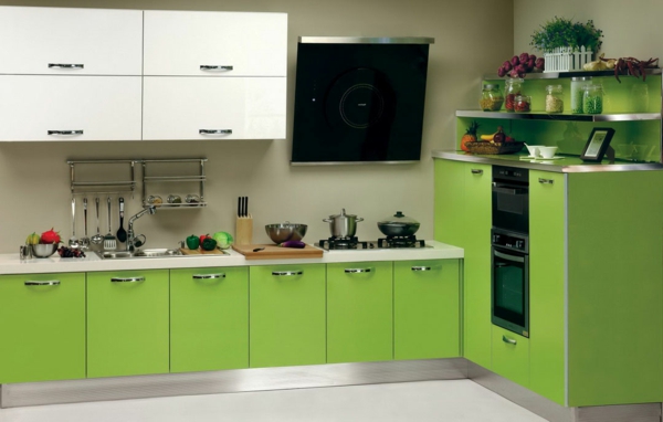 neue-küchenideen-weiße-und-grüne-schränke