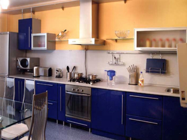 orange-und-blau-in-der-küche