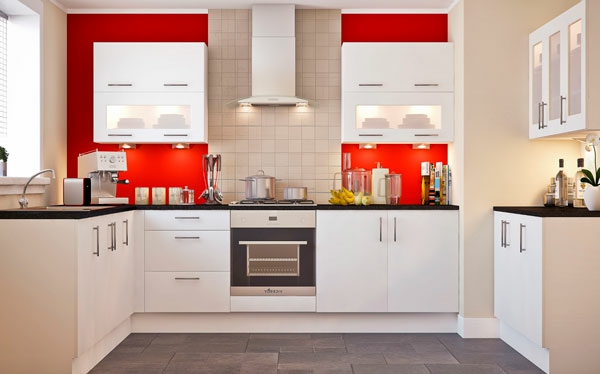 rote-küchen-wandfarbe-weiße-möbel