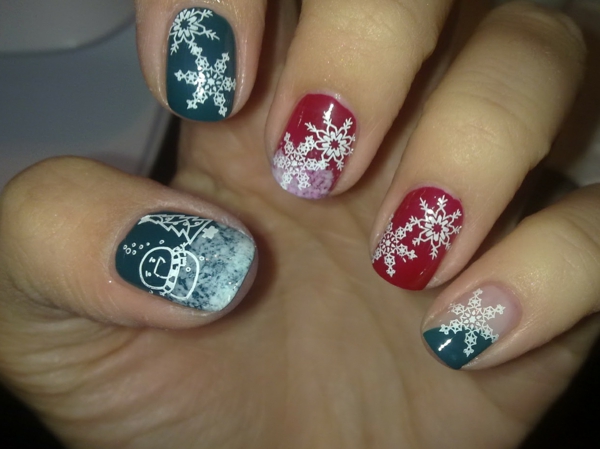 schön-dekorierte-Nägel-für- Weihnachten-coole-Ideen.-Gelnägel-für-Weihnachten