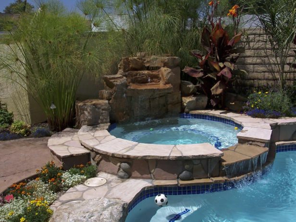 schöne-Ideen-für-die-Gestaltung-eines-perfekten-Gartens-mit- rundem-Whirlpool
