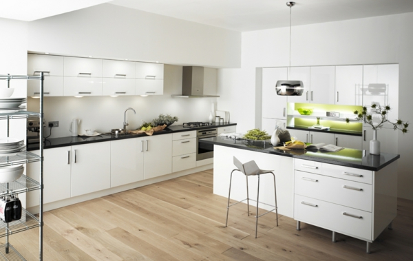 schöne-Wohnunh-tolle-Ideen-für-eine-praktische-Kücheneinrichtung