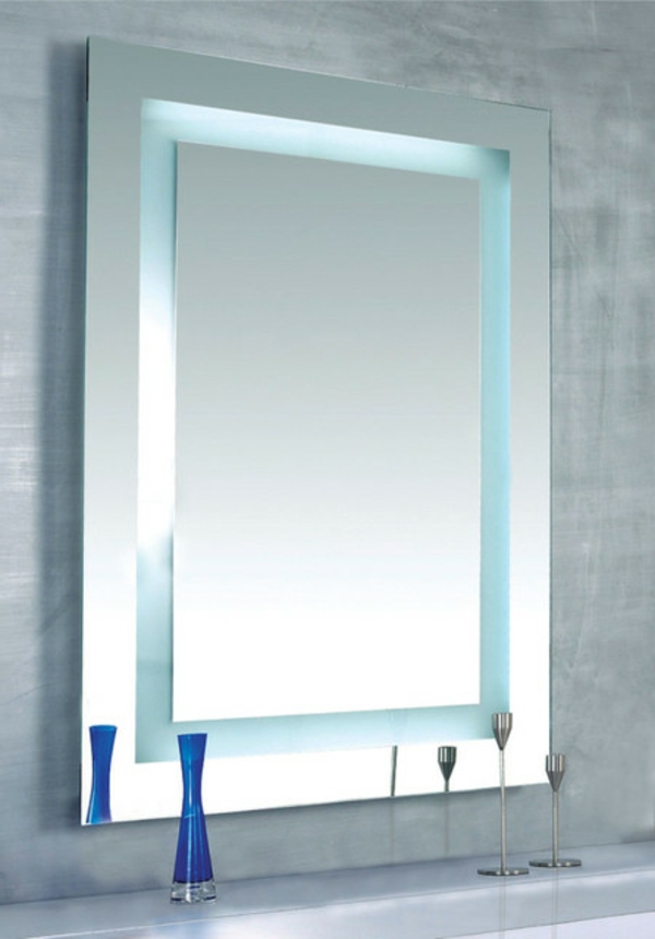 schöner-spiegel-im-modernen-badezimmer