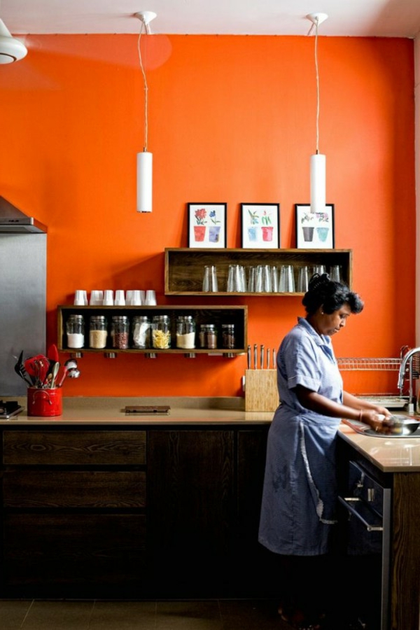 super-interessante-orange-küchen-wandfarbe