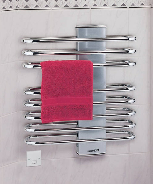 super-modernes-Badezimmer-mit-Heizkörper-und-Handtuchhalter-in-toller-Form