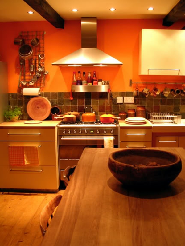 super-schöne-orange-küchen-wandfarbe