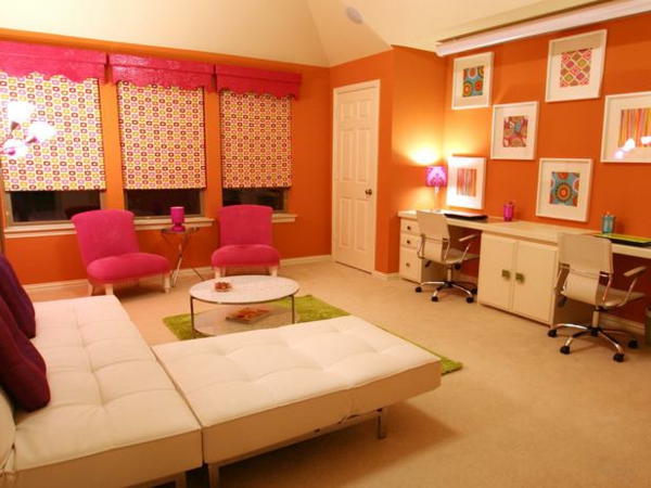 tapeten-farben-ideen-bilder-an-der-orangen-wand-im-schlafzimmer