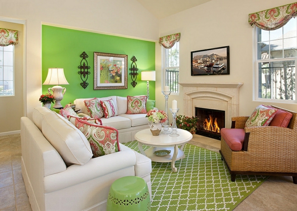 tapeten-farben-ideen-elegantes-wohnzimmer-grüne-wand