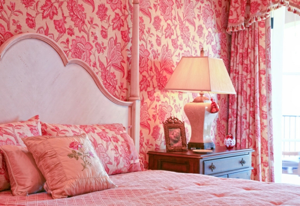 tapeten-farben-ideen-gemütliches-rosiges-schlafzimmer