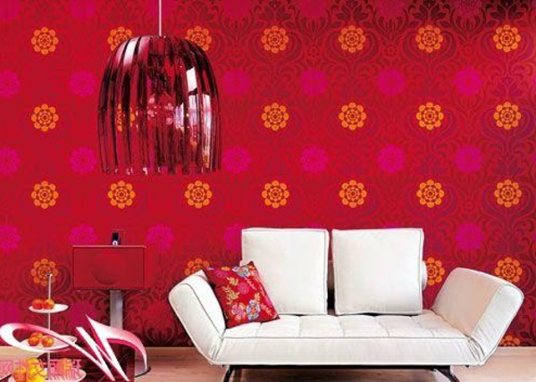 tapeten-farben-ideen-weißes-sofa-und-rote-wände