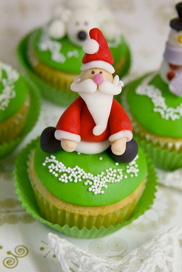 tolle-Ideen-für-Weihnachtscupcakes-mit-Weihnachtsmann